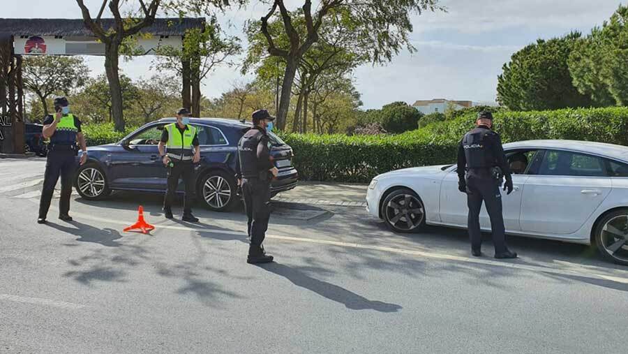 Denunciado un vecino de Cartaya que fue sorprendido con 50 personas dentro de su finca