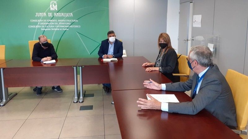La Autoridad Portuaria y el departamento de Fomento de la Junta revisan el estado de proyectos de la ciudad