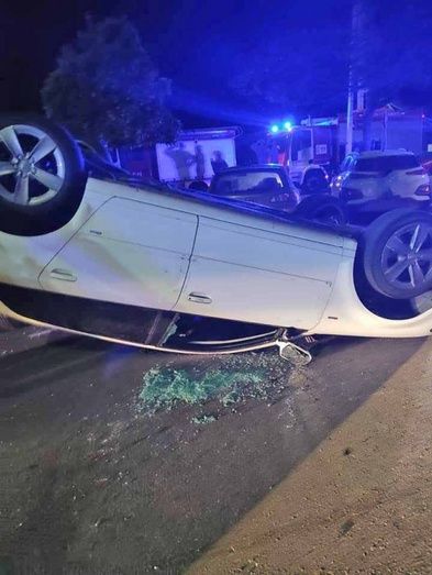 Un hombre de 52 años, herido al volcar su coche en pleno casco urbano de Ayamonte