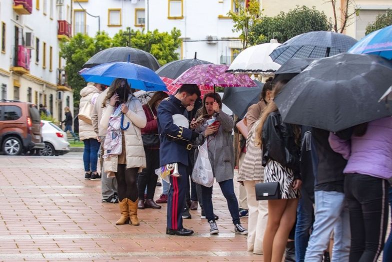 La lluvia trunca un Lunes Santo llamado a ser histórico en el que solo Calvario se salvó