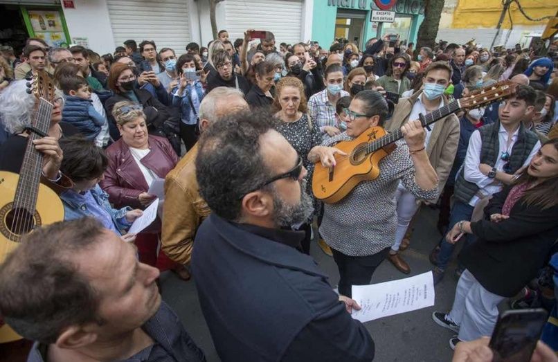 Capirotes y plegarias en un nuevo Viernes de Dolores
