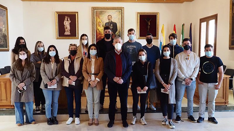 Palos entrega quince nuevas Becas Matrícula a jóvenes estudiantes