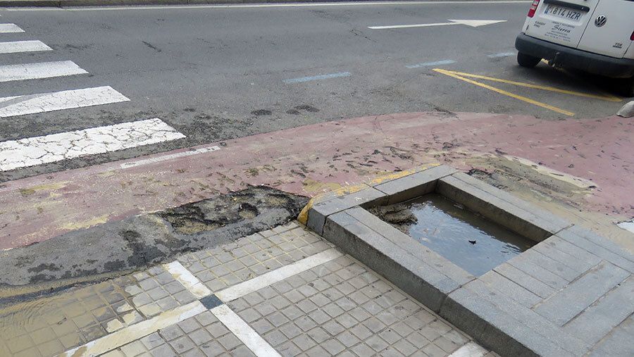 Denuncian el estado 'cochambroso' del carril bici de Huelva