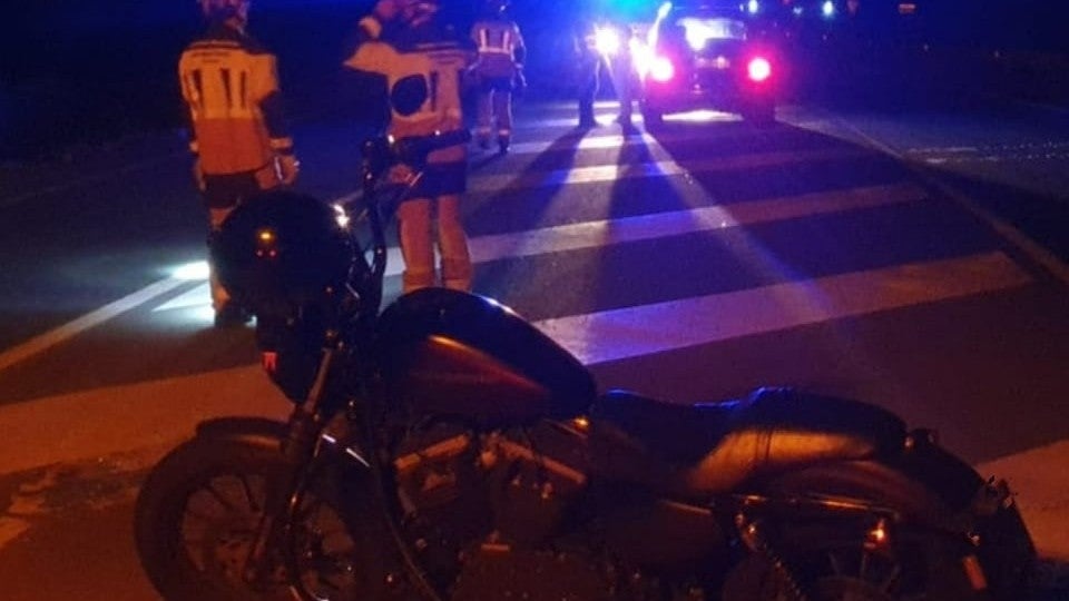 Un herido en una colisión entre una motocicleta y un vehículo en la N-445