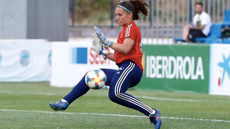 Sara Serrat se despide agradecida de la Seleción tras no jugar ante Canadá