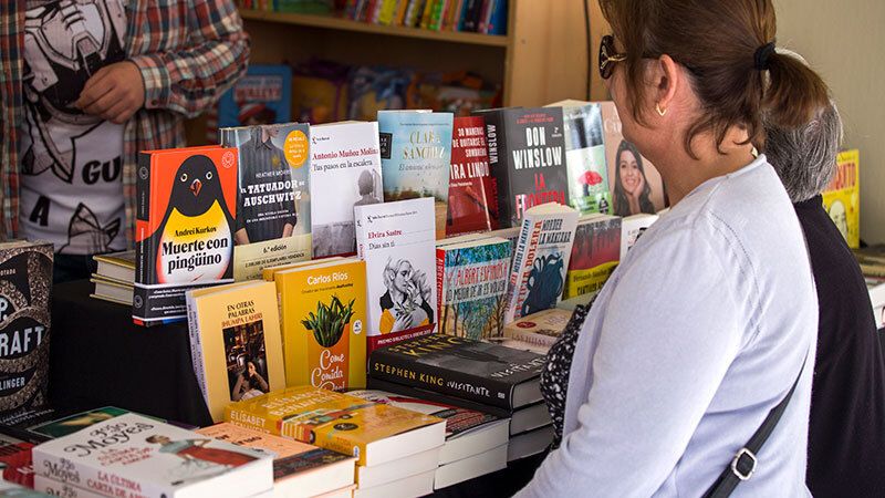 La Feria del Libro acoge este viernes 15 actividades literarias y de dinamización cultural