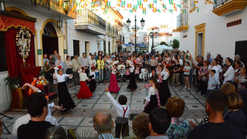 Palos de la Frontera celebra en un gran ambiente sus tradicionales Cruces de Mayo