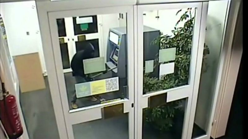Detienen al autor de varios robos en cajeros de Sevilla y Bonares utilizando artefactos explosivos