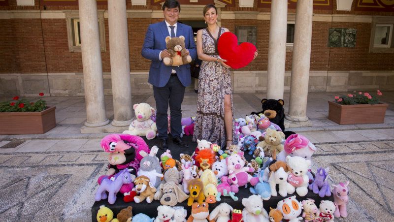 Los participantes en los cursos de Defensa Personal reúnen 120 peluches solidarios