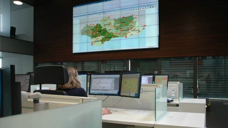 Atienden a una mujer por inhalación de humo tras incendiarse la cocina de su vivienda
