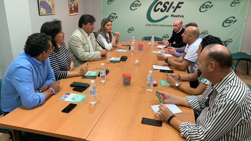 Gabriel Cruz traslada a CSIF su compromiso de convocar nuevas plazas de funcionario en el Ayuntamiento