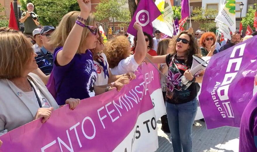 Más de dos mil personas salen a la calle bajo el lema 'primero las personas'