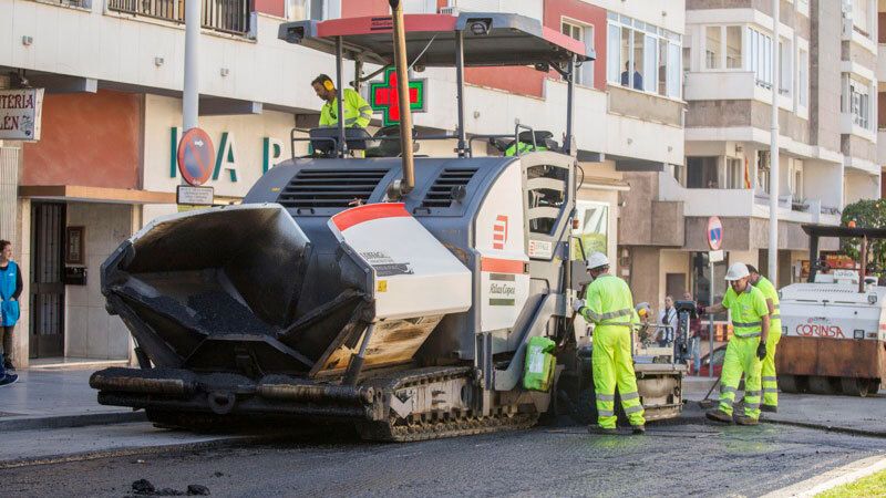 Los trabajos de asfaltado se centrarán la próxima semana en el entorno de la Isla Chica