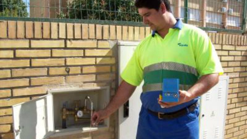 Aqualia advierte de visitas de presuntos técnicos al interior de domicilios de Moguer y San Juan