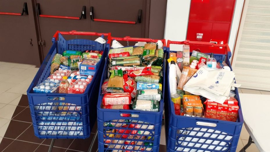 Campaña de recogida de alimentos en los centros Carrefour de Huelva y Cartaya