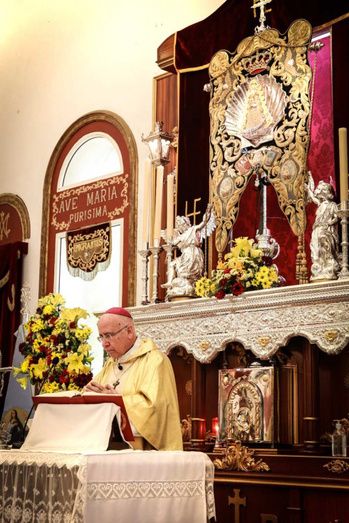 El obispo pide a los hermanos de Emigrantes “vivir un Rocío desde la fe, la esperanza y la caridad” 
