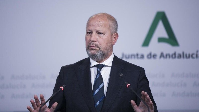 Imbroda no da marcha atrás: 'Andalucía no va a volver a la enseñanza presencial en este curso'