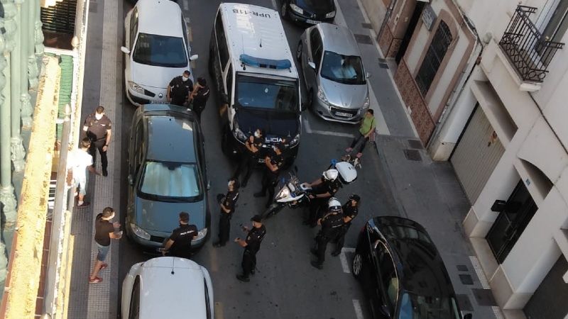 Recogen firmas para que se desaloje a los okupas de la calle Macías Belmonte