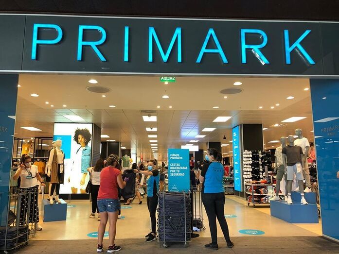 El runrún: Las esperadas largas colas en Primark