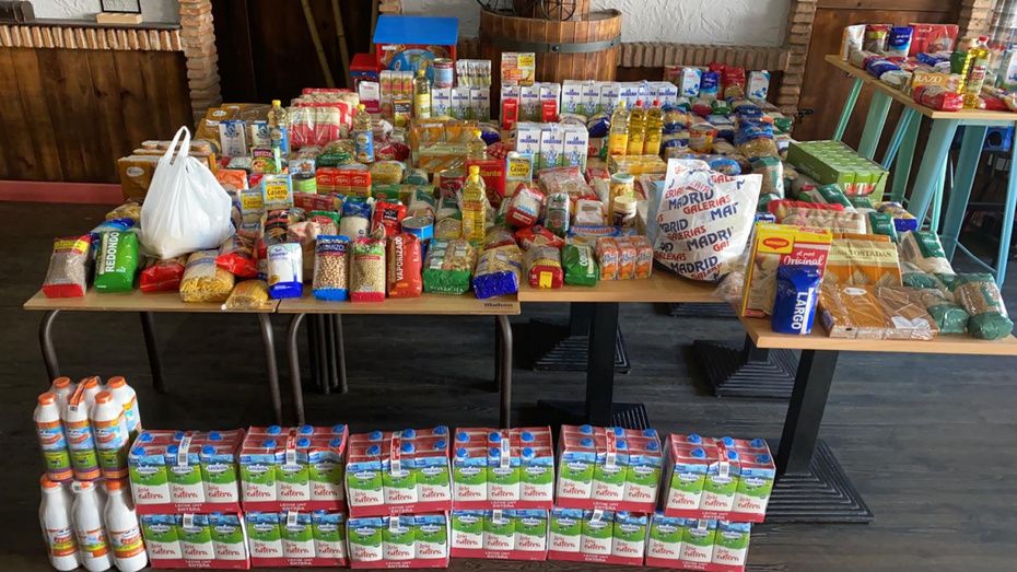 Colecta de alimentos y donación de casi 600 bricks de leche en Aljaraque