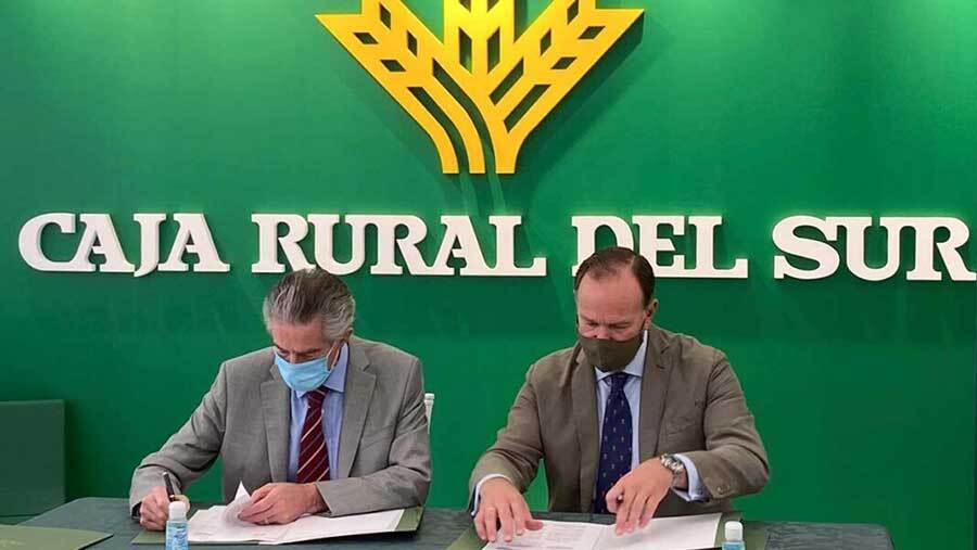 Caja Rural del Sur firma un convenio de colaboración con la principal organización empresarial del Algarve portugués