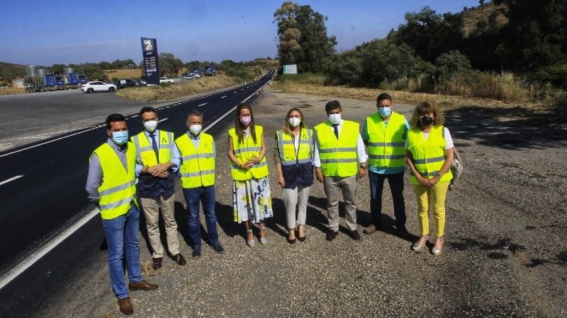 La Junta finaliza con un mes y medio de adelanto las obras en la carretera entre Santa Bárbara de Casa y Cabezas Rubias