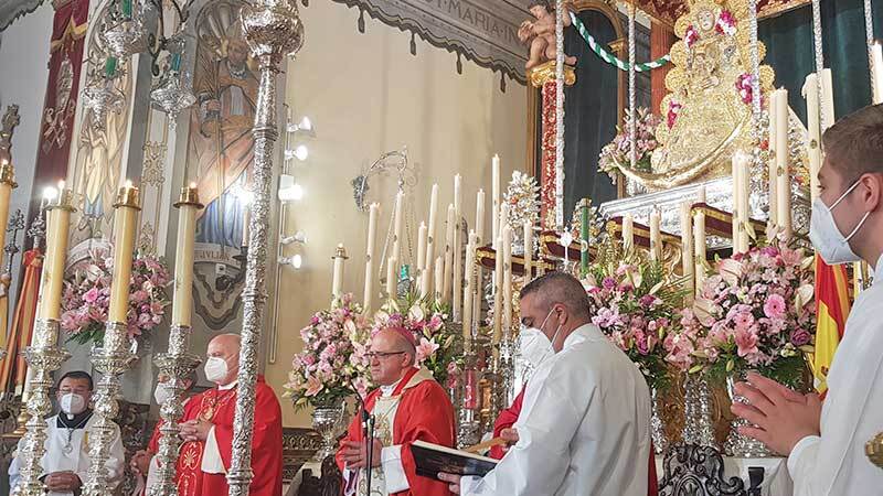 Almonte vive su segundo Pentecostés sin romería y con la Virgen del Rocío en la parroquia de la Asunción
