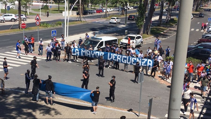Despedida con juicio popular: Muchos pitos y algunos aplausos