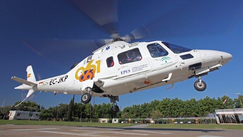 Un conductor resulta herido en El Rocío al quedar atrapado en su vehículo tras chocar contra un autobús