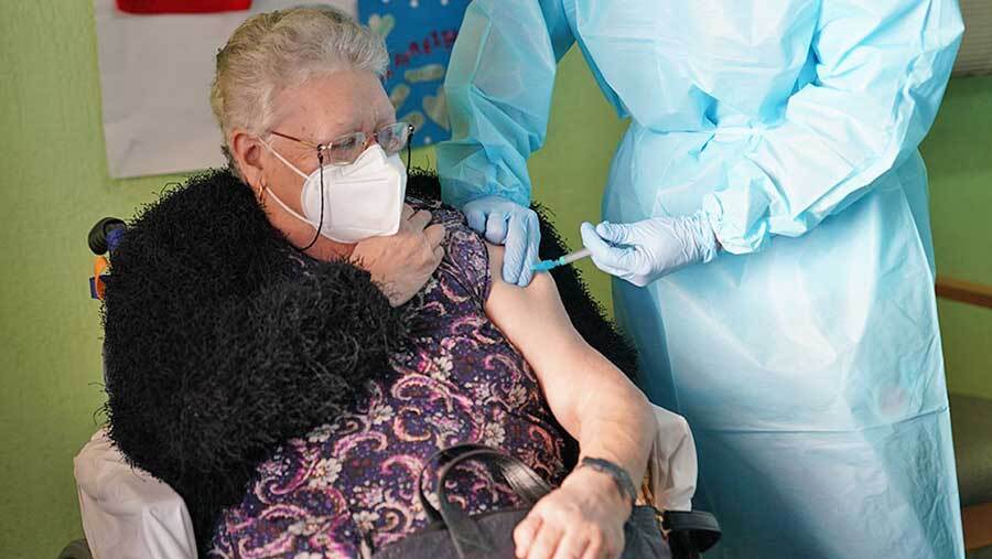 Ya pueden pedir cita para vacunarse contra la Covid las personas nacidas entre 1962 y 1964