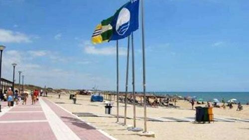 Huelva alcanza 16 banderas azules con la suma de las  playas de Santa Pura, Las Dunas y Nueva Umbría