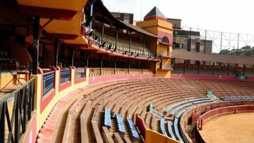 Polémica tras el desalojo de la Fundación Laberinto del local que venían ocupando en la plaza de toros