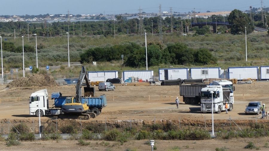 Mesa de la Ría denuncia la 'gestión irregular' de 'suelos contaminados' en la obra del Colegio del Ensanche