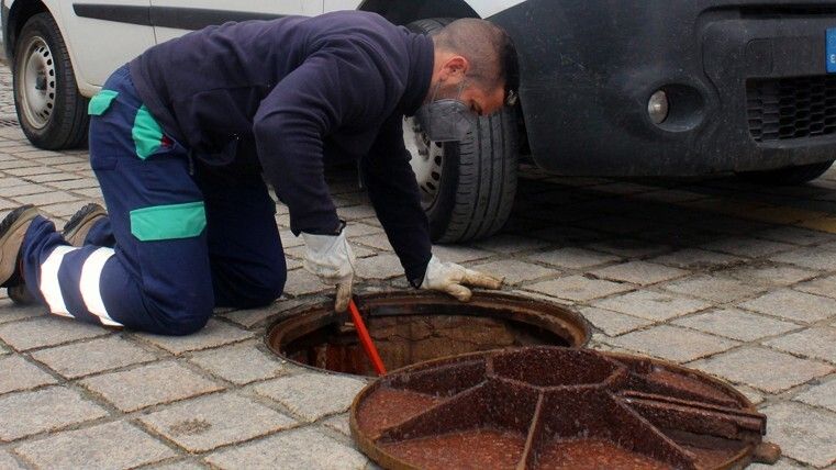 Campaña contra las cucurachas de las alcantarillas en Nuevo Portil, El Rompido y Cartaya