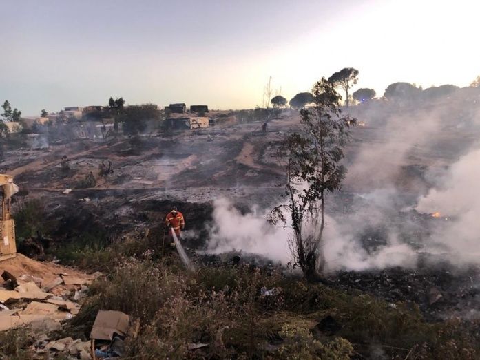 Un incendio declarado esta madrugada afecta al 60% de un asentamiento chabolista de Palos y deja dos heridos