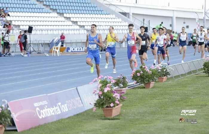 José Manuel Cortés vuelve a hacer vibrar a Huelva 18 años después con una soberbia remontada en el Iberoamericano