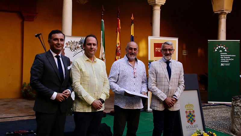 Alejandro Céspedes recoge el Premio Iberoamericano de Poesía Juan Ramón Jiménez por 'Soy Lola Jericó',