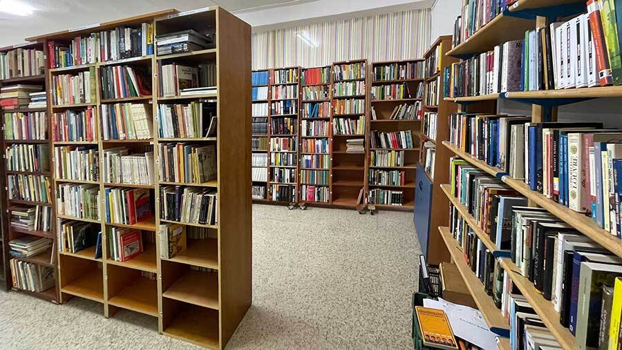 Ayre Solidario inaugura su nueva librería en la barriada de Santa Marta