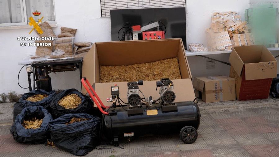 Tres detenidos en la desarticulación de un grupo criminal que fabricaba tabaco ilegal en Moguer