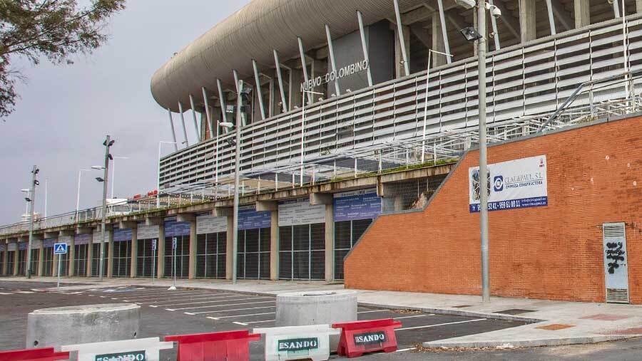 El Recre inaugura su Museo al Aire Libre en la zona de tribuna