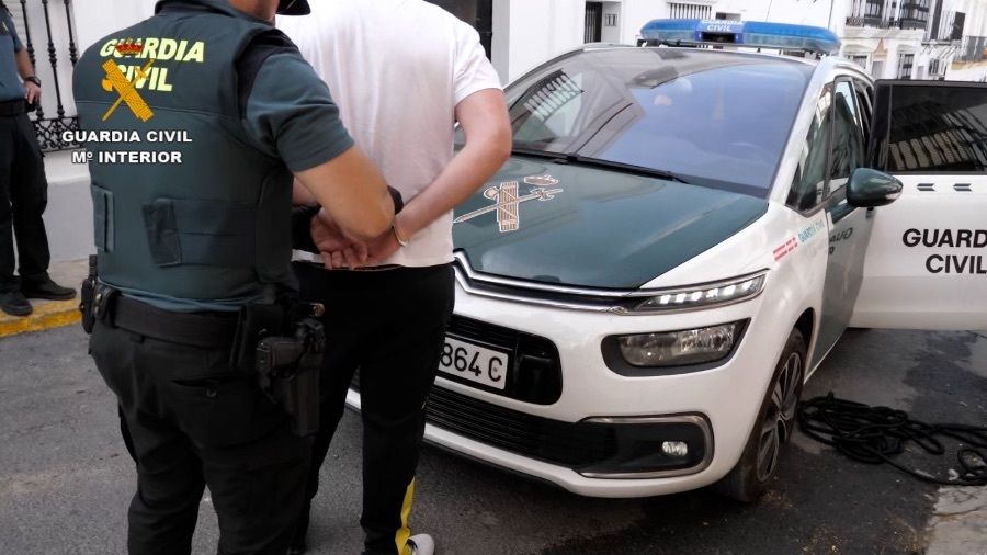 Tres detenidos en la desarticulación de un grupo criminal que fabricaba tabaco ilegal en Moguer