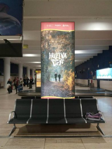 'Huelva, mucho que ver', atractiva campaña turística en el aeropuerto de Sevilla