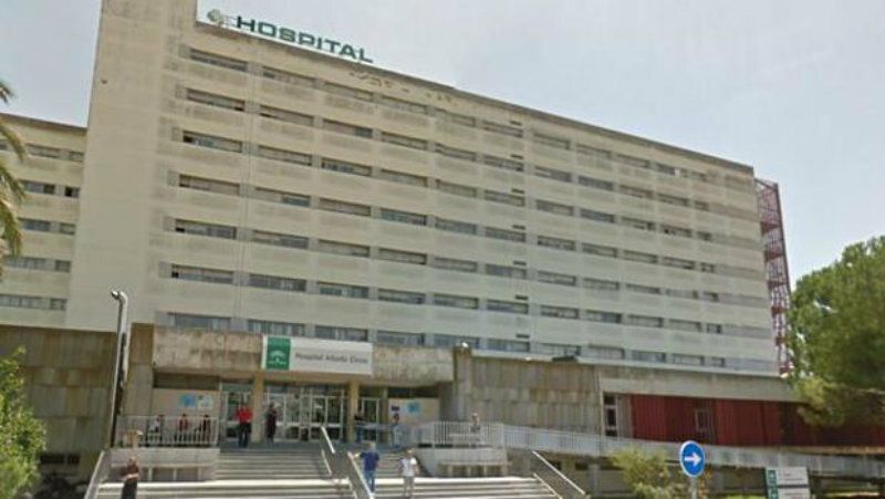 La dirección del Hospital Infanta Elena recuerda que habló con Emtusa para modificar los horarios de autobuses