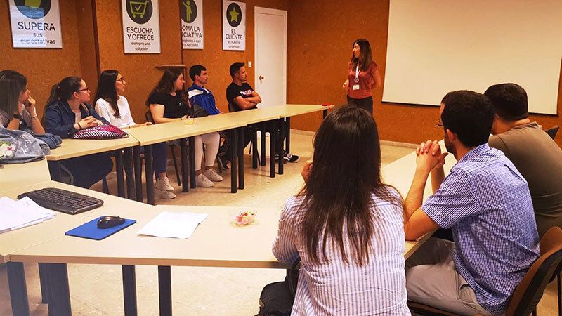 Nueve jóvenes onubenses culminan su formación del HEBE Inserta de la Diputación con prácticas en Carrefour