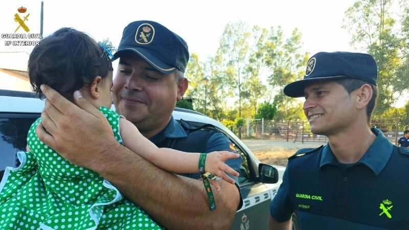 Salvan en El Rocío a un bebé que se había quedado seminconsciente tras atragantarse