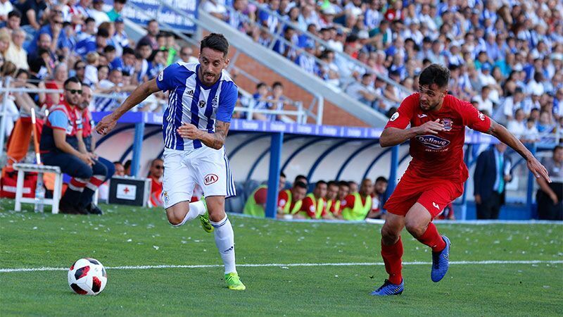 Las orejas tiesas y sabiendo que luego quedan otros 90 minutos (12.00 h. on line)
