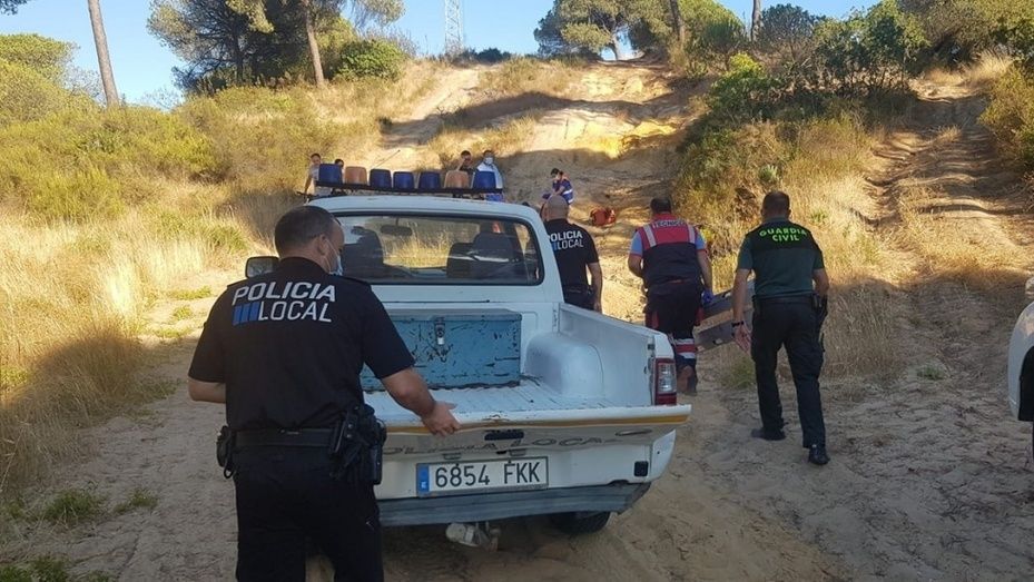 Auxilian a un ciclista herido tras sufrir un accidente en los Pinares de Cartaya