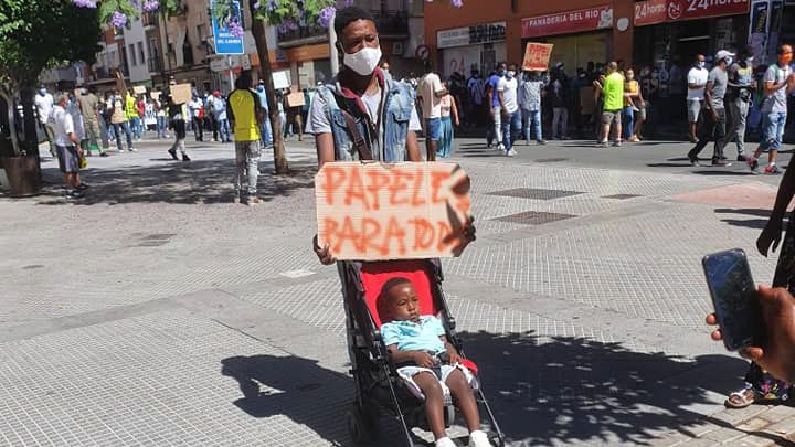 Concurrida marcha en Huelva para pedir la 'regularización ya' de las personas migrantes