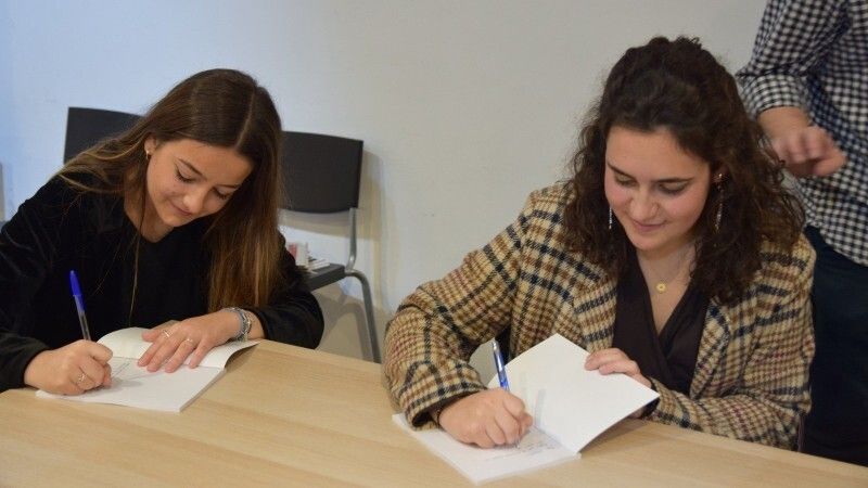 Una triguereña de 17 años consigue publicar su primer libro de relatos cortos
