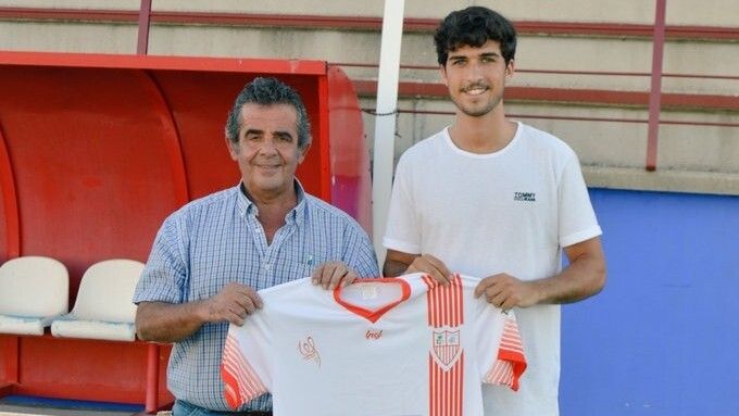 Carlos Martínez, que debutó en Copa del Rey con el Recre, apuesta por el proyecto de La Palma